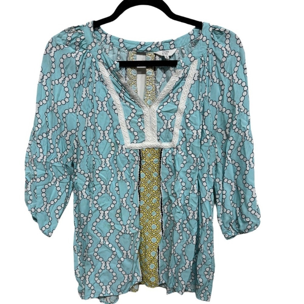 Crown & Ivy Boho Peasant Blouse – Size Small – Vibrant Print & Lace Trim